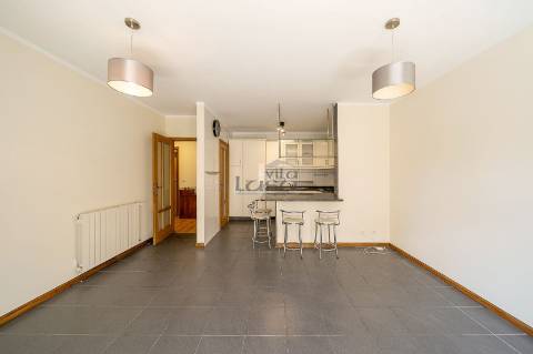 T2 em Seixezelo V.N. de Gaia. com lugar de garagem e arrumos.