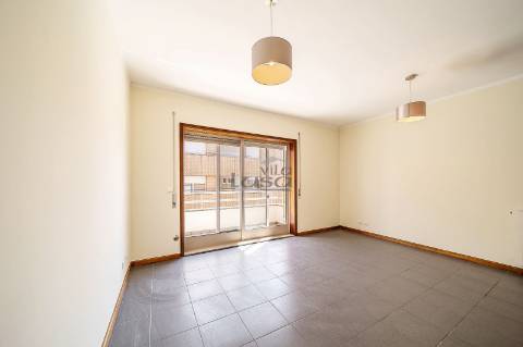 T2 em Seixezelo V.N. de Gaia. com lugar de garagem e arrumos.