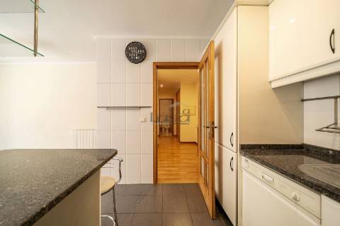 T2 em Seixezelo V.N. de Gaia. com lugar de garagem e arrumos.