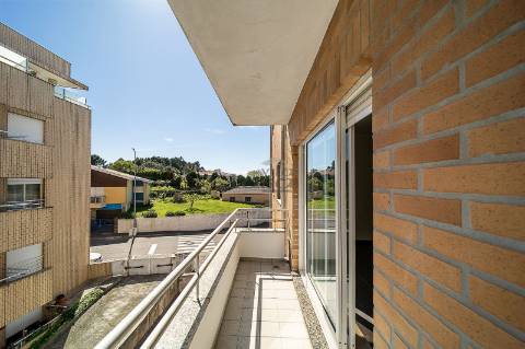 T2 em Seixezelo V.N. de Gaia. com lugar de garagem e arrumos.