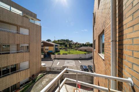 T2 em Seixezelo V.N. de Gaia. com lugar de garagem e arrumos.