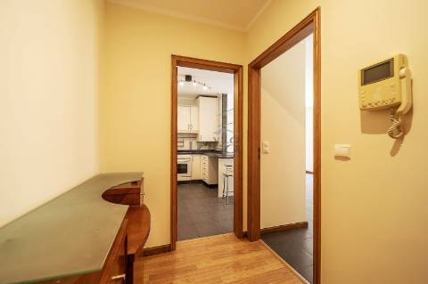 T2 em Seixezelo V.N. de Gaia. com lugar de garagem e arrumos.