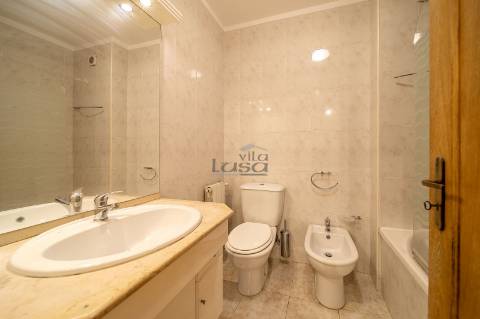 T2 em Seixezelo V.N. de Gaia. com lugar de garagem e arrumos.