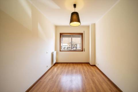 T2 em Seixezelo V.N. de Gaia. com lugar de garagem e arrumos.