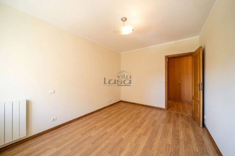 T2 em Seixezelo V.N. de Gaia. com lugar de garagem e arrumos.