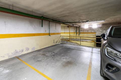 T2 em Seixezelo V.N. de Gaia. com lugar de garagem e arrumos.