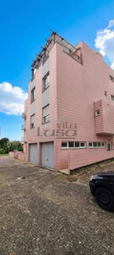 T0 Totalmente Remodelado com Terraço Privativo em Pedroso | Como Novo