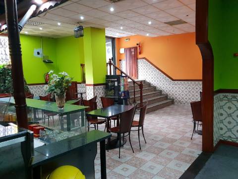 Loja Santo Ovidio com 212 m2