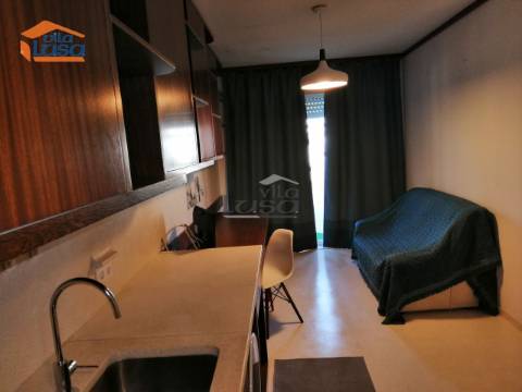 Arrenda-se T1,  junto ao Hospital Santo António, Maternidade e Palácio de Cristal, Porto