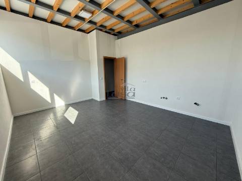 Armazém Industrial Novo em Arrifana  Santa Maria da Feira | Construção 2026