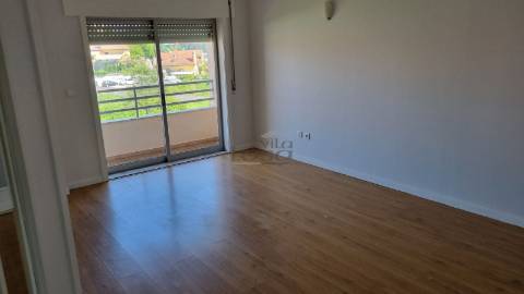 Arrenda-se T2 (à Igreja do Bonfim) no Porto