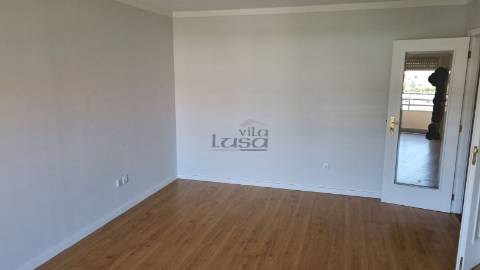 Arrenda-se T2 (à Igreja do Bonfim) no Porto