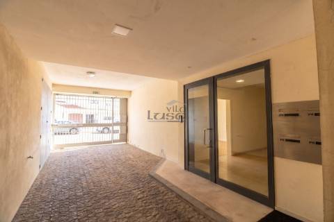 T2 arrendamento Granja, inserido num condomínio privado com garagem