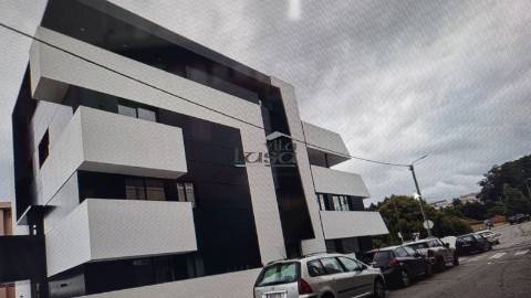 T3 com Varanda de 48,16m2 e Gar. fechada p/ 2 carros 28,77m2, em Gondomar