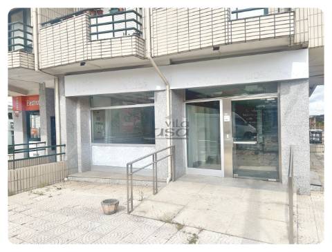 Loja duas frentes com terraço R. Dom António Castro Meireles Baguim do Monte