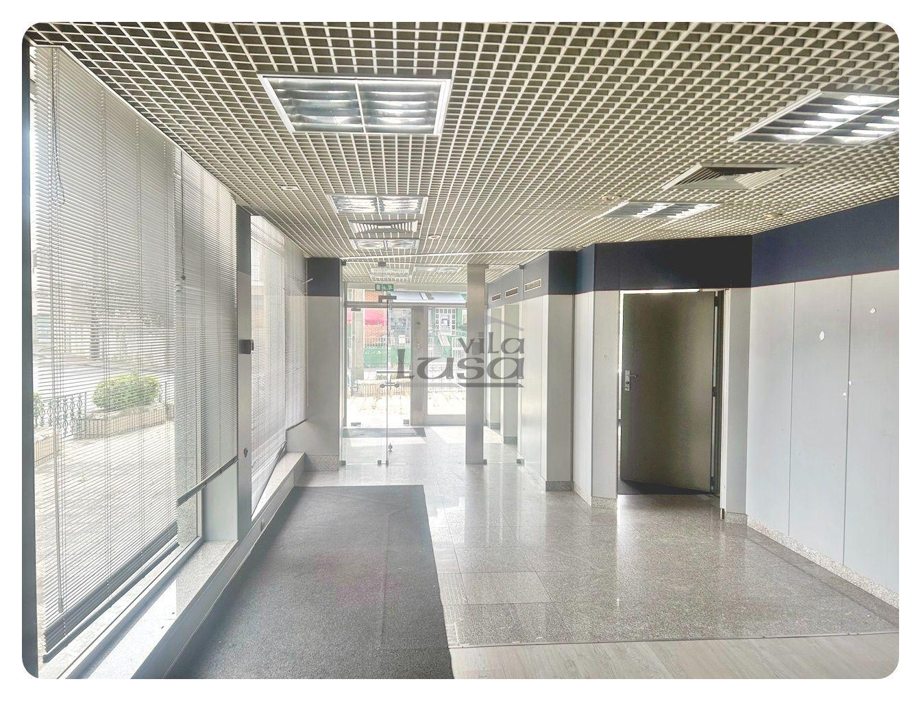 Loja duas frentes com terraço R. Dom António Castro Meireles Baguim do Monte