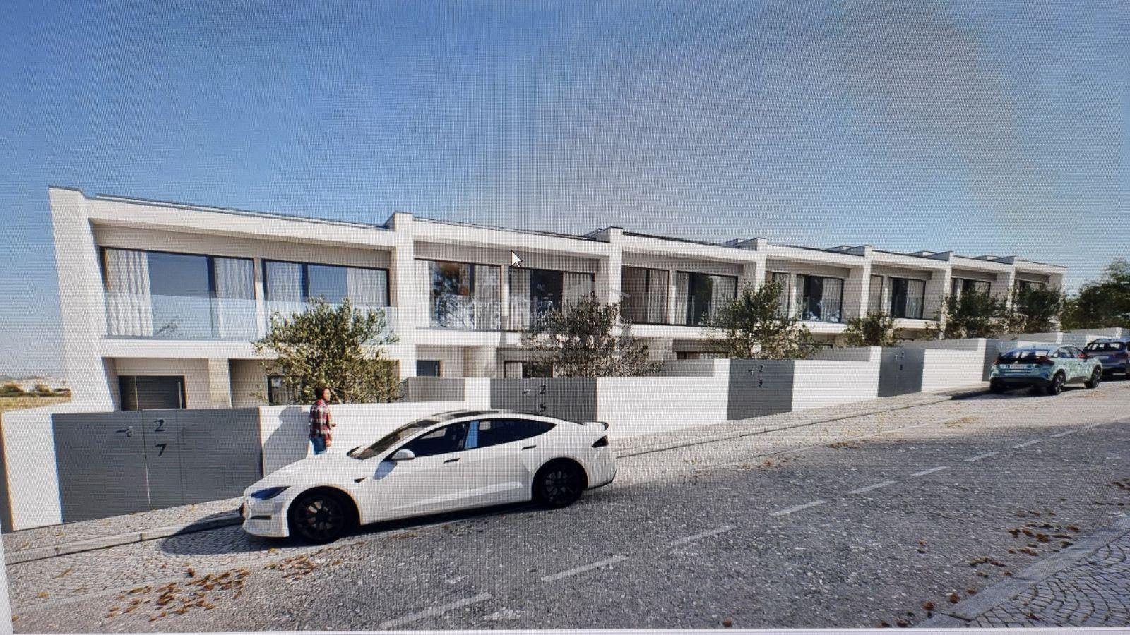 Moradia T3 (3 frentes), condomínio com piscina em Gondomar