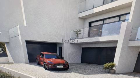 Moradia T3 (3 frentes), condomínio com piscina em Gondomar