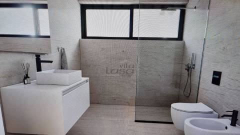 Moradia T3 (3 frentes), condomínio com piscina em Gondomar