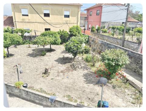 Moradia Bifamiliar T2+T2 Terreno generoso Valbom Gondomar