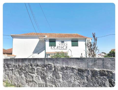 Moradia Bifamiliar T2+T2 Terreno generoso Valbom Gondomar