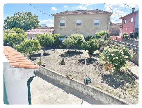 Moradia Bifamiliar T2+T2 Terreno generoso Valbom Gondomar