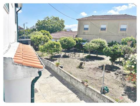 Moradia Bifamiliar T2+T2 Terreno generoso Valbom Gondomar