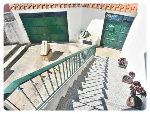 Moradia Bifamiliar T2+T2 Terreno generoso Valbom Gondomar