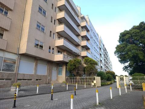 Apartamento T2+1 na Madalena 