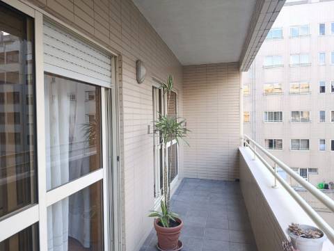 Apartamento T2+1 na Madalena 