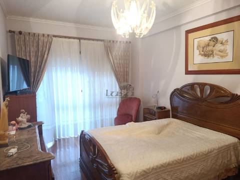 Apartamento T2+1 na Madalena 