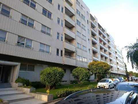 Apartamento T2+1 na Madalena 
