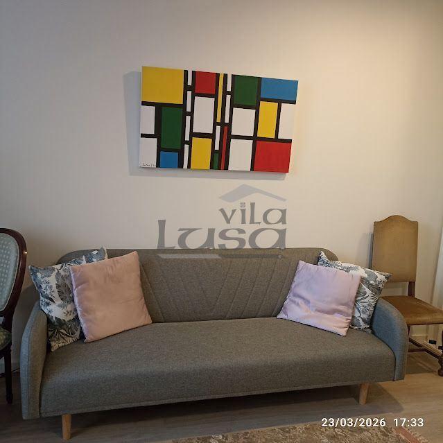 Excelente apartamento, mobilado, junto à estação da Trindade Pronto a habitar
