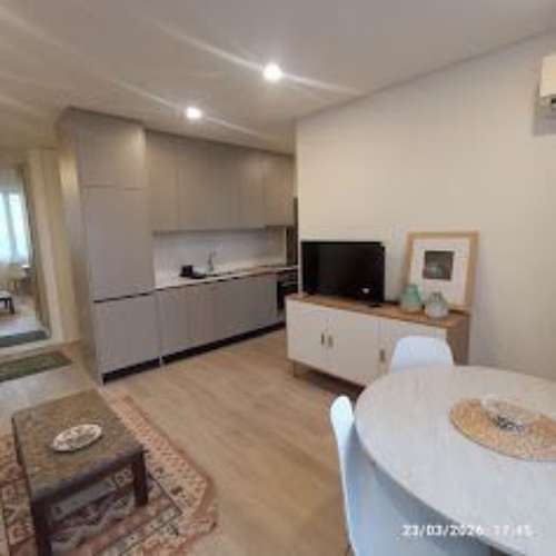 Excelente apartamento, mobilado, junto à estação da Trindade Pronto a habitar