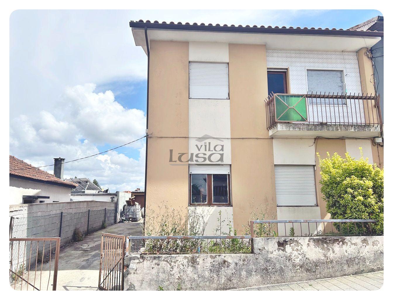 Moradia Bifamiliar com logradouro terreno e anexos 7 caminhos Gondomar