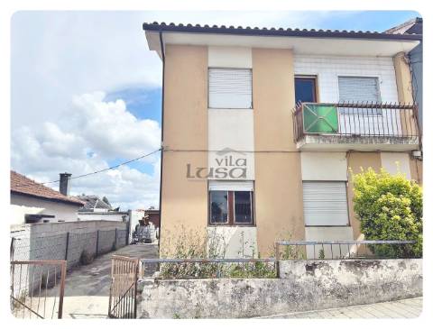 Moradia Bifamiliar com logradouro terreno e anexos 7 caminhos Gondomar
