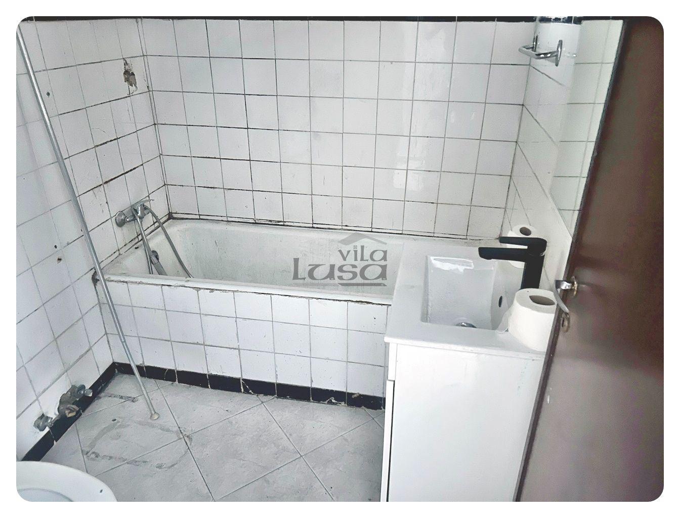 Moradia Bifamiliar com logradouro terreno e anexos 7 caminhos Gondomar