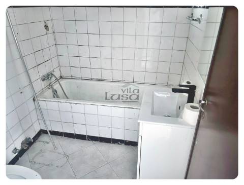 Moradia Bifamiliar com logradouro terreno e anexos 7 caminhos Gondomar