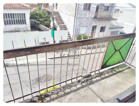 Moradia Bifamiliar com logradouro terreno e anexos 7 caminhos Gondomar