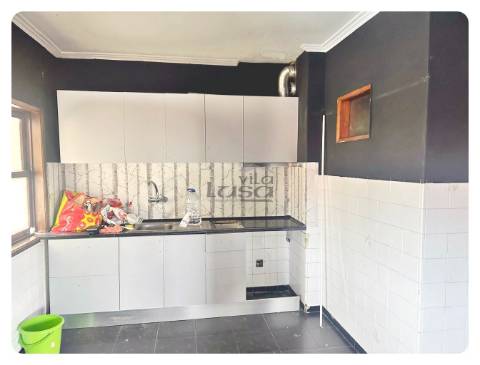 Moradia Bifamiliar com logradouro terreno e anexos 7 caminhos Gondomar