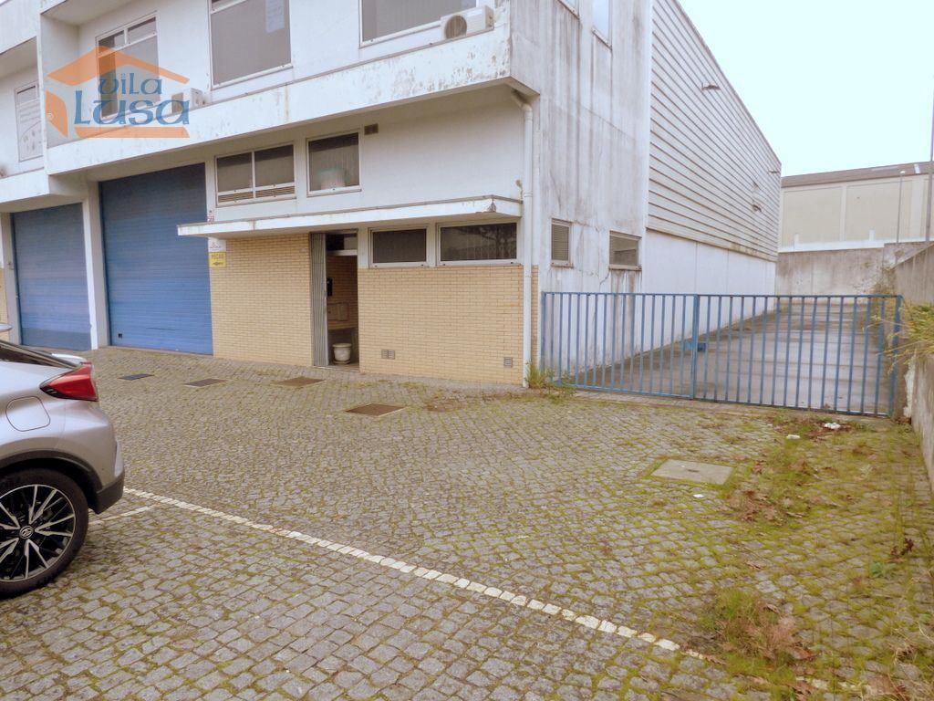 Armazém 3 frentes Zona Industrial de Campo, Valongo, arrendar 