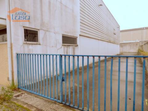 Armazém 3 frentes Zona Industrial de Campo, Valongo, arrendar 