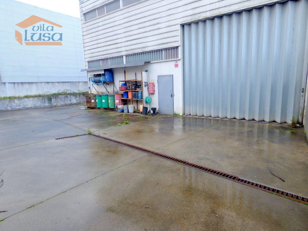 Armazém 3 frentes Zona Industrial de Campo, Valongo, arrendar 