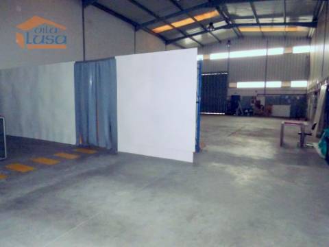 Armazém 3 frentes Zona Industrial de Campo, Valongo, arrendar 