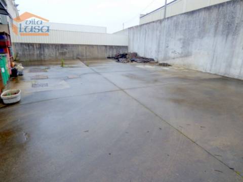 Armazém 3 frentes Zona Industrial de Campo, Valongo, arrendar 