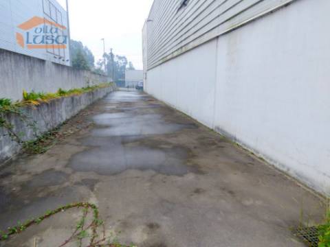 Armazém 3 frentes Zona Industrial de Campo, Valongo, arrendar 