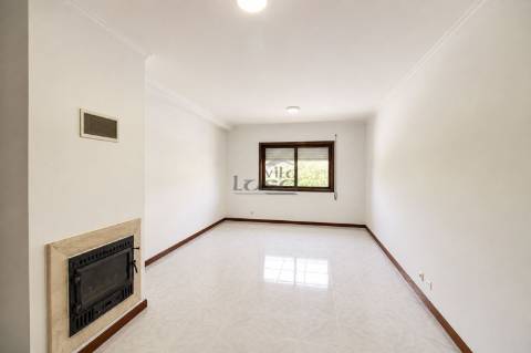 Apartamento T2+1 com Garagem Individual | Como Novo | Laborim de Baixo  Mafamude