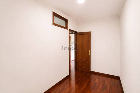 Apartamento T2+1 com Garagem Individual | Como Novo | Laborim de Baixo  Mafamude