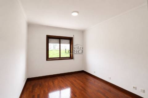 Apartamento T2+1 com Garagem Individual | Como Novo | Laborim de Baixo  Mafamude