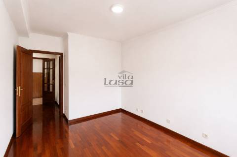 Apartamento T2+1 com Garagem Individual | Como Novo | Laborim de Baixo  Mafamude